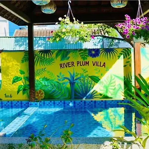 Homestay Riverside Plum Garden